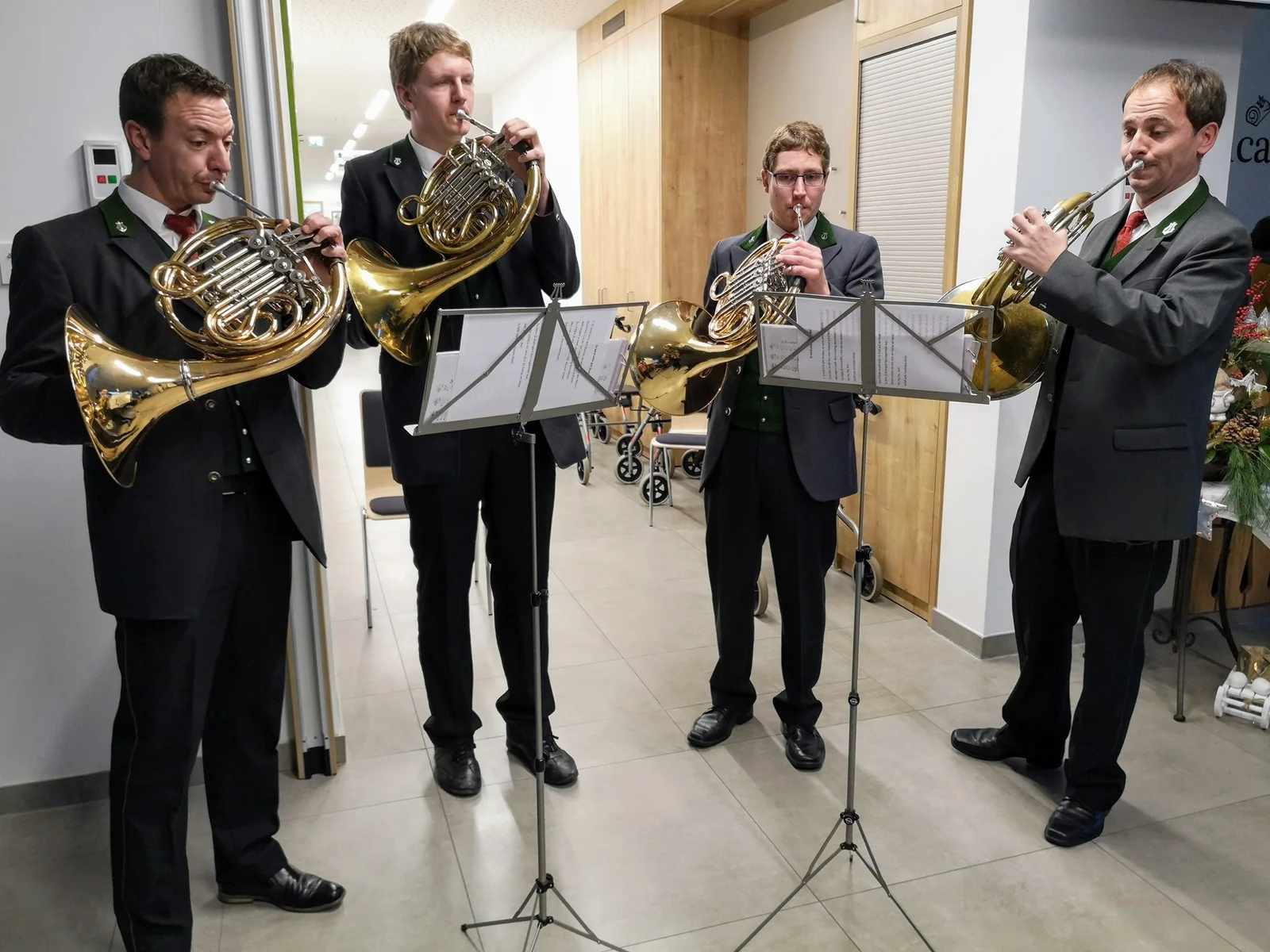 Weisenbläser bei Weihnachtsfeier im Altenwohnheim